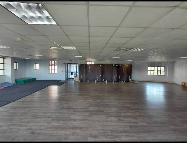 196M² OFFICE TO LET IN BRYANSTON